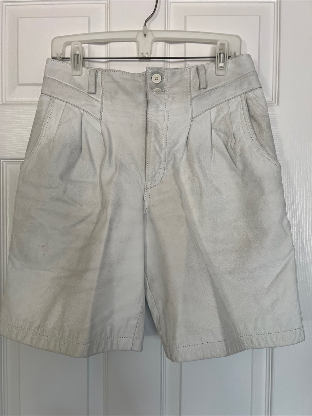 Vintage Men's White 100% Real Leather Pleated Front Shorts Waist 30